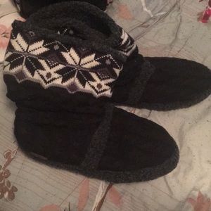 MukLuks slipper shoes
